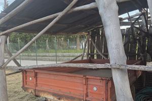 Rimorchio agricolo  cassone ribaltabile e sponde