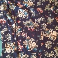 T-shirt floreale collo alto