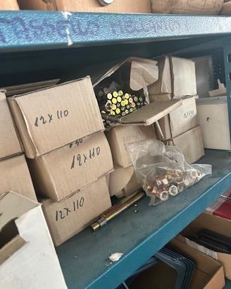 Bulloni e viti in stock