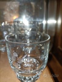 set di bicchieri vintage con bottiglia 