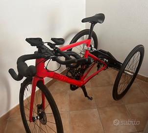 Bici corsa con tre ruote