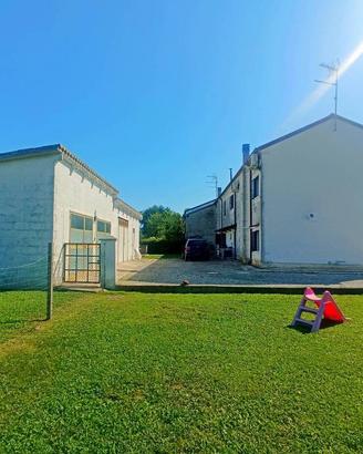 Villa di 19621 m² con più di 5 locali e box auto d