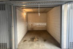 BOX AD USO AUTORIMESSA