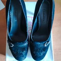 Scarpe in pelle di camoscio nera con tacchi