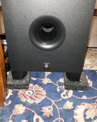 Subwoofer attivo da studio Yamaha HS8S.