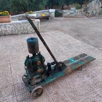 Antica pompa per travaso vino