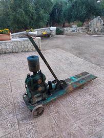 Antica pompa per travaso vino