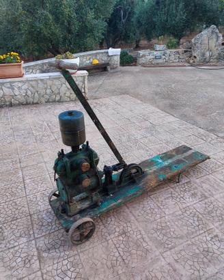 Antica pompa per travaso vino