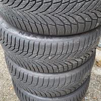 4 gomme neve Nexen 2 225/40 R18 92V usate 2 stagio