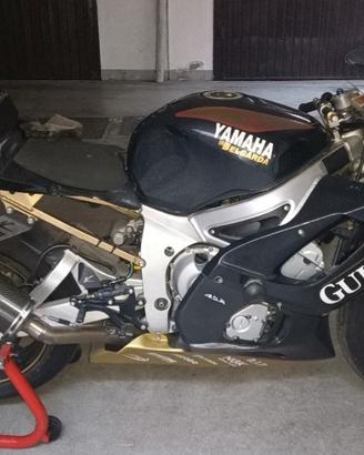 Yamaha r6 del 2001 
