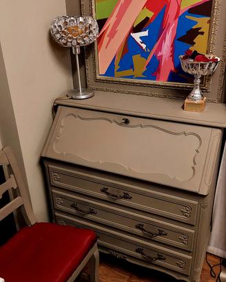 Secretaire anni '50 con sedia e quadro.