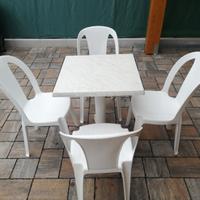 tavolo da giardino con sedie