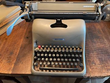 Macchina da scrivere Olivetti Lexicon 80