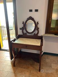 Toeletta in noce con piano in marmo