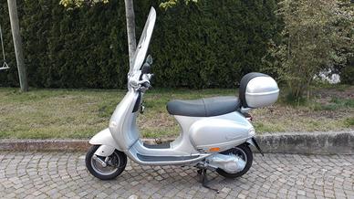 Piaggio Vespa ET4 150