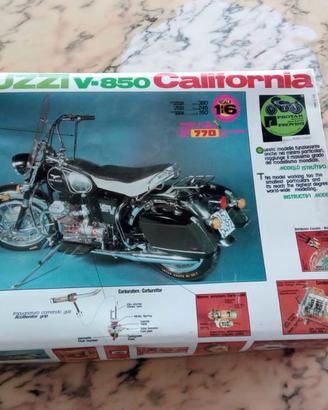 modellino moto Guzzi v-850