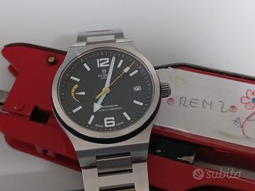 Tudor North flag con bracciale e cinturino tecnico
