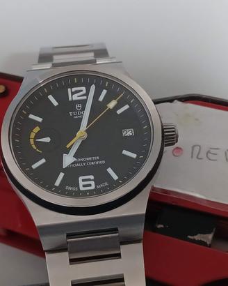Tudor North flag con bracciale e cinturino tecnico