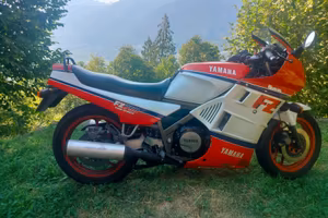 YAMAHA FZ 750 1FN