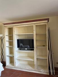 Mobile in legno stile shabby chic con ante