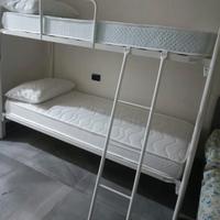 2 LETTI A CASTELLO E 4 MATERASSI SINGOLI 