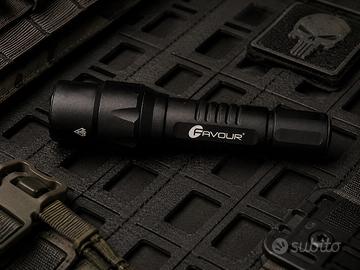 Torcia tattica Favour LED professionale