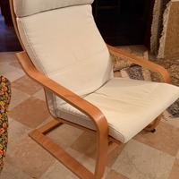 Poltrona relax in legno con cuscini imbottiti