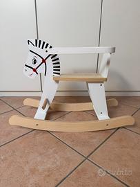 Cavallo a dondolo in legno