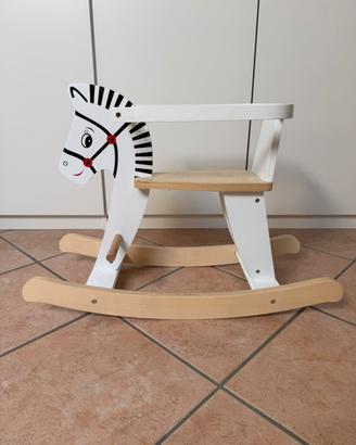 Cavallo a dondolo in legno