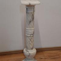 Colonna a torciglione in marmo bianco venato –