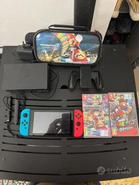 Nintendo switch V2 con custodia e due giochi