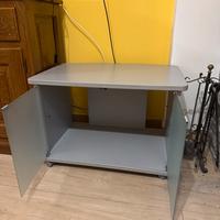 Mobiletto con antre in vetro