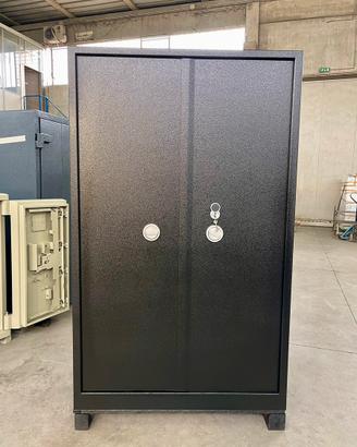 Armadio blindato a porte rientranti salva spazio