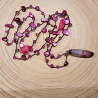 Collana lunga handmade fucsia e viola 