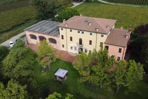 VILLA A SCHIERA D'ANGOLO A CALDIERO