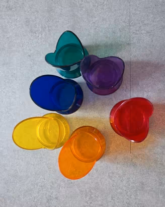 Porta bicchieri di plastica colorati