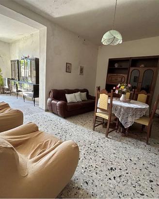 casa indipendente con giardino, garage e residua