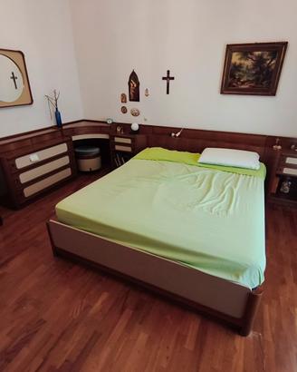 Camera da letto completa in legno anni '70
