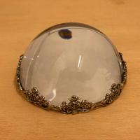 Fermacarte in cristallo e argento.