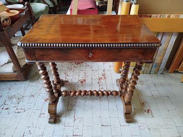 Tavolino scrivania Luigi XIII in legno di noce