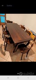tavolo in noce con  sedie 