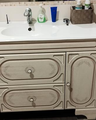Arredo bagno con colonna 