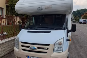 Kentucky corral 5 rimor Ford Transit 2400
