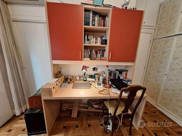 Scrivania e libreria