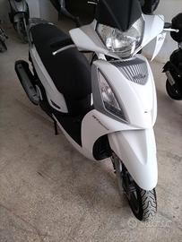 Kymco People GT 300