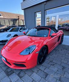 Porsche Boxster 718 arancione lava PDK