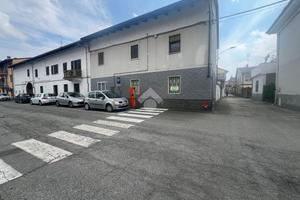 CASA SEMINDIPENDENTE A TRONZANO VERCELLESE