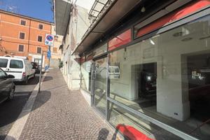 NEGOZIO A ALBANO LAZIALE