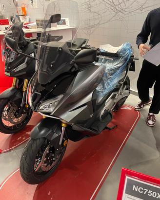 Honda Forza 750