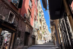 MONOLOCALE A NAPOLI